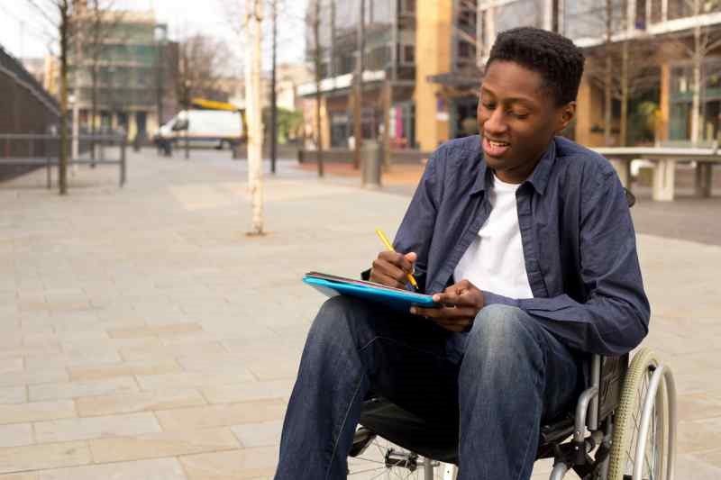 skriv dagbog - dreng i kørestol