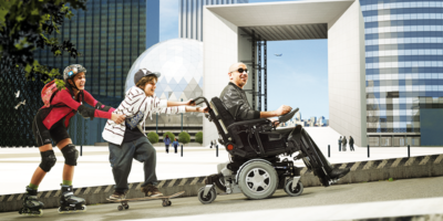 Invacare el-kørestol, kørestolslivet, familie på aktiv tur, vær aktiv, lev sundt